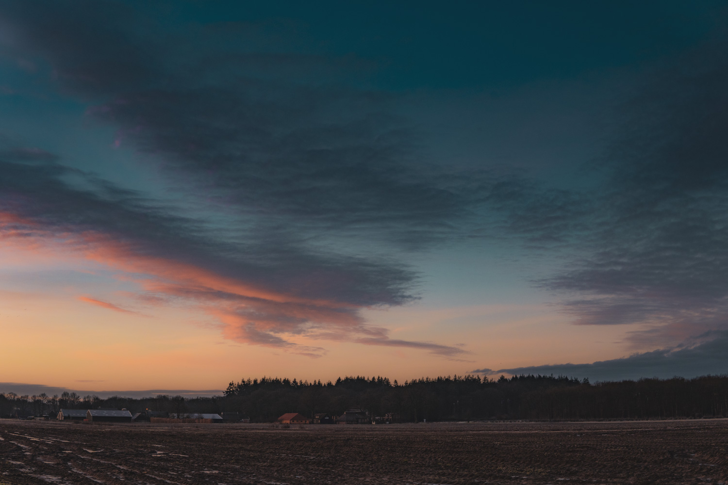 Zonsopgang platteland Norg